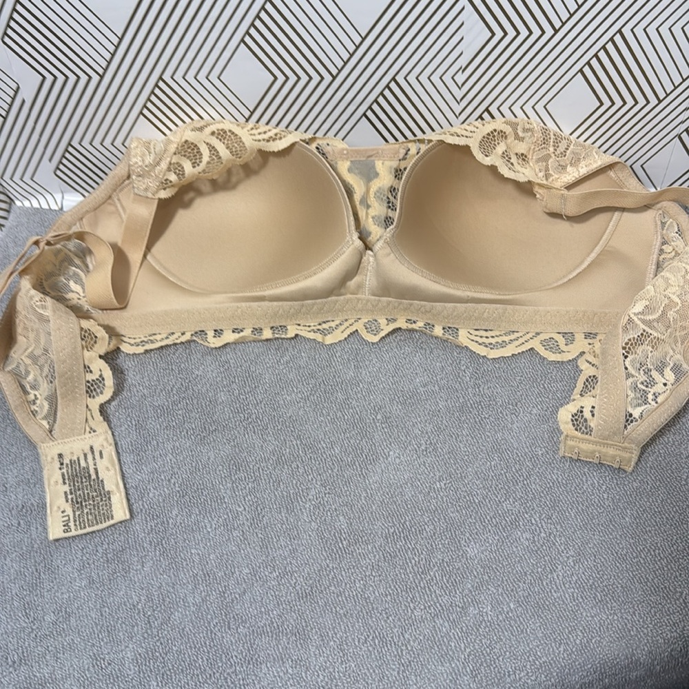 Bali bra medium beige lace detail no underwire - Picture 4 of 4